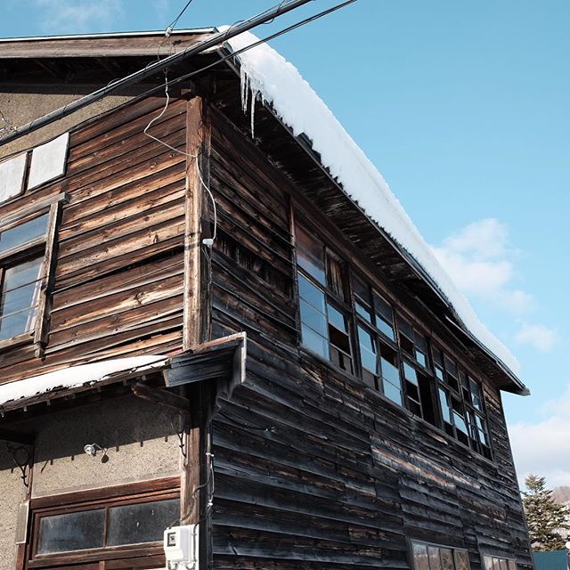 古い学校。かっこいい。なんかワクワクする。 (fm Instagram)