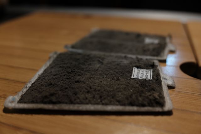 屋根裏の解体をした時のマスクのフィルターです。